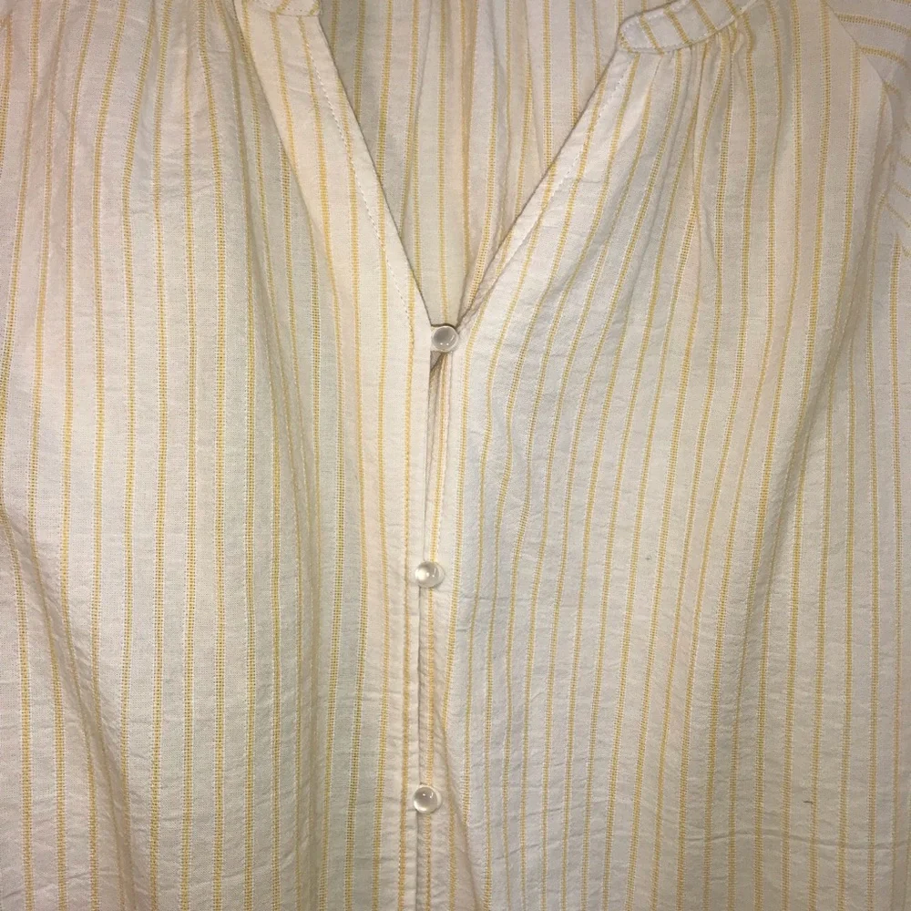 Peasant blouse in a subtle yellow pinstripe on white. NWT, size XXL/2XG (20) - Picture 4 of 8
